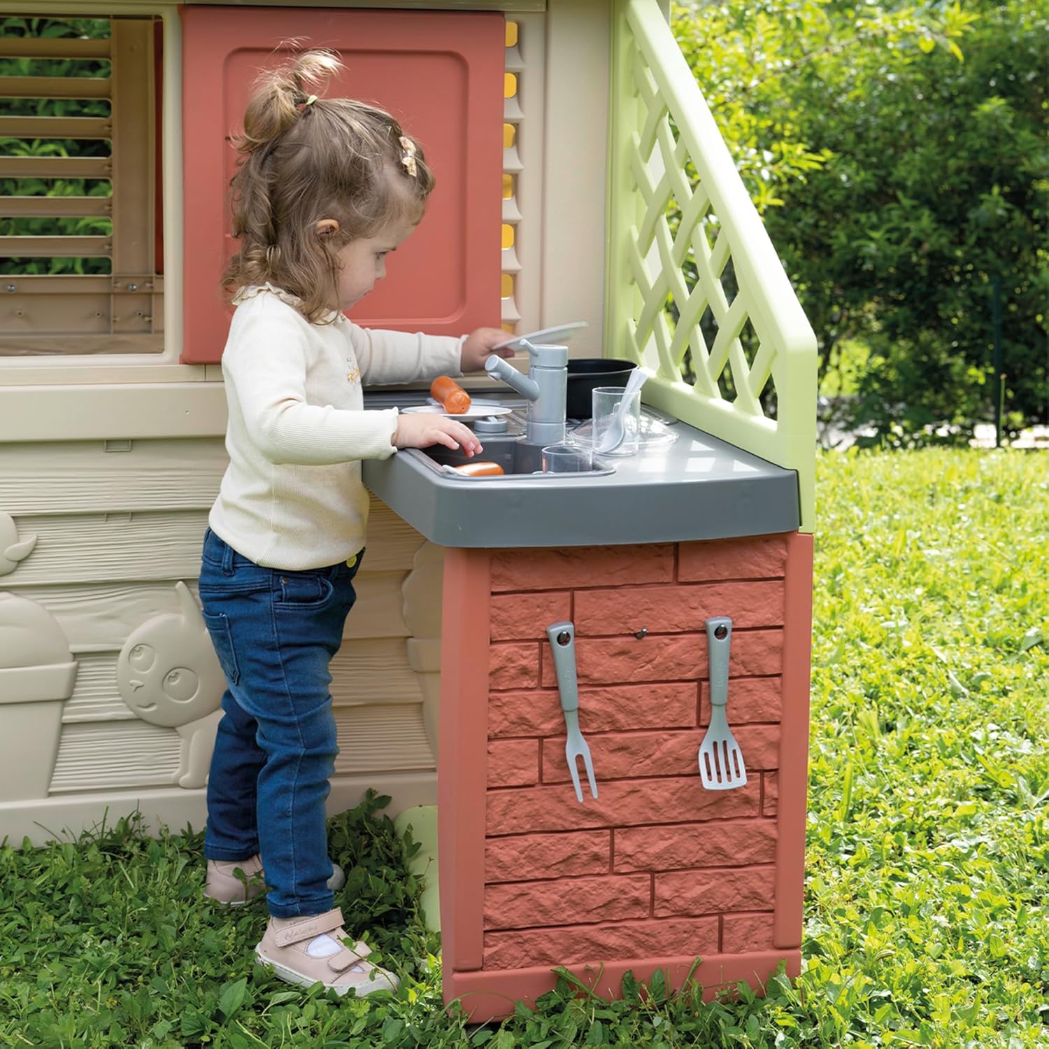 PLAYHOUSE + KITCHEN PLAYHOUSE. Indoor/outdoor sustainable play with 51% recycled material